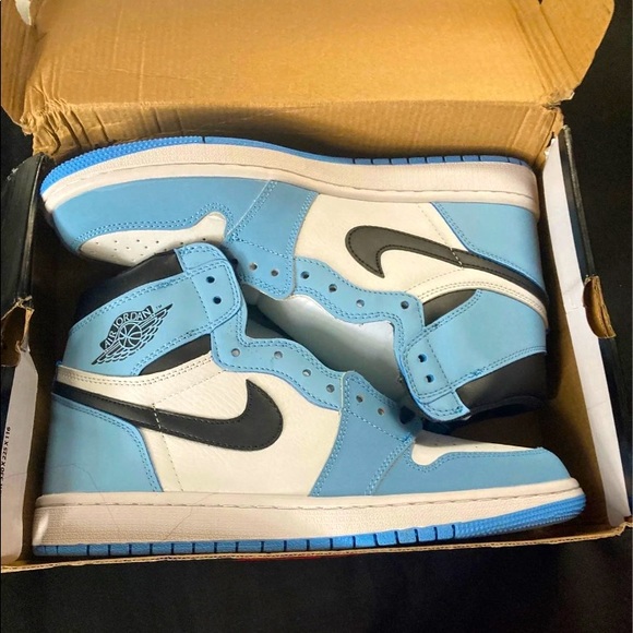 Air Jordan 1 (University blue)